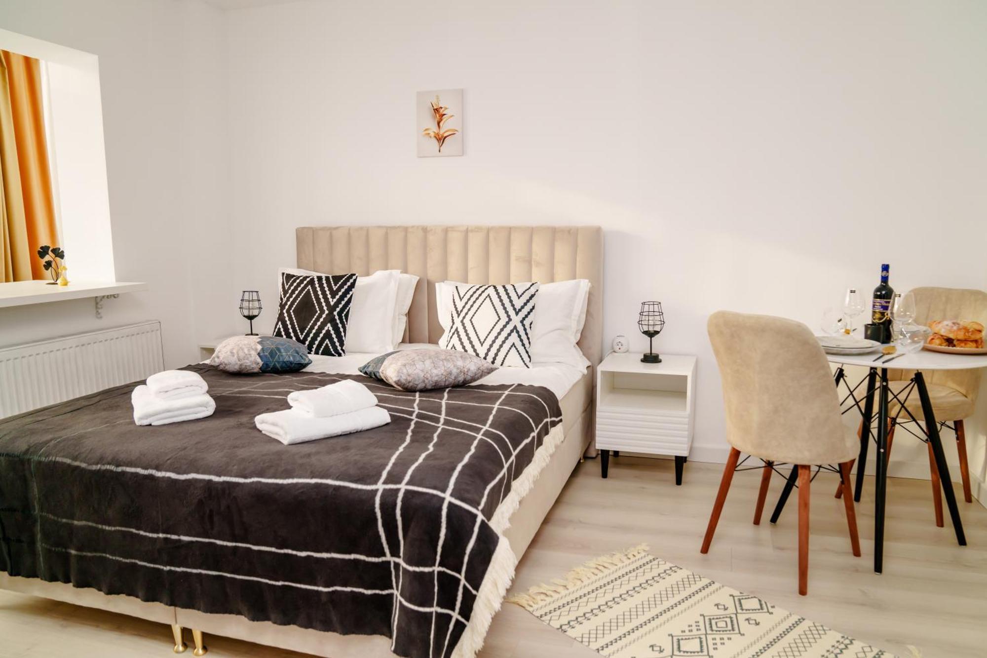 Studio Lounge Apartment Крайова Екстериор снимка